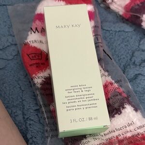 Bundle Mary Kay Mint Bliss Refreshing Lotion with bonus fuzzy socks